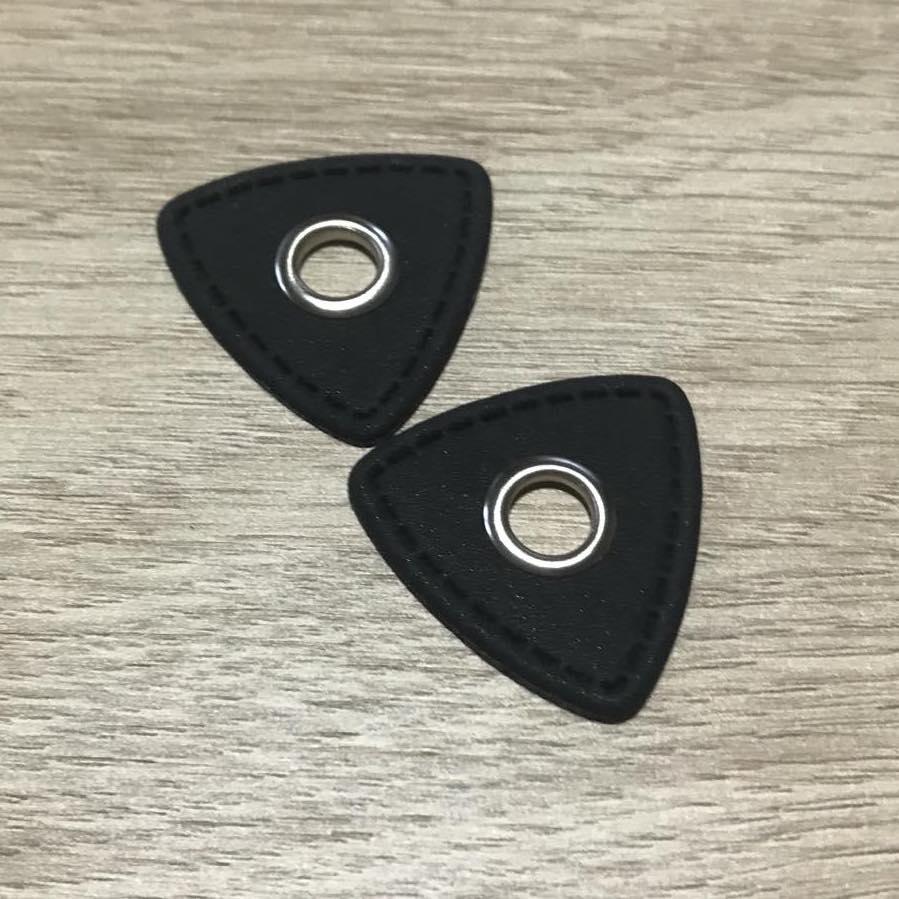 Koženková průchodka černá