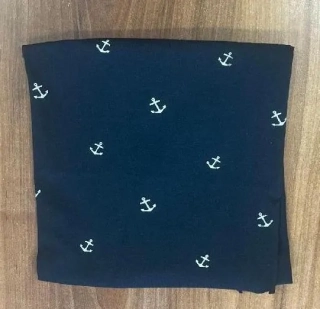 úplet - kotvy na tmavě modré